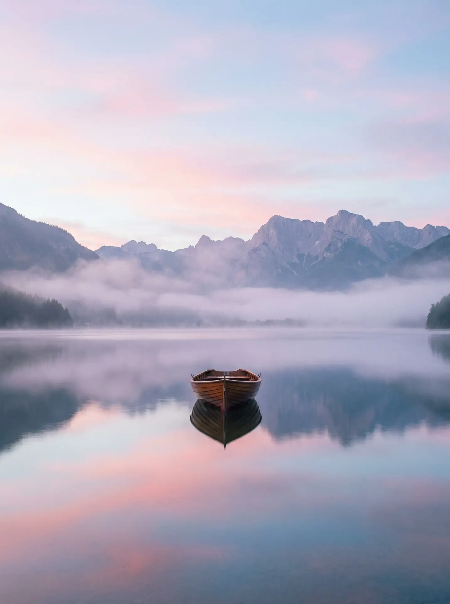 流氓软件 精选 - 晨雾湖面倒影风景摄影